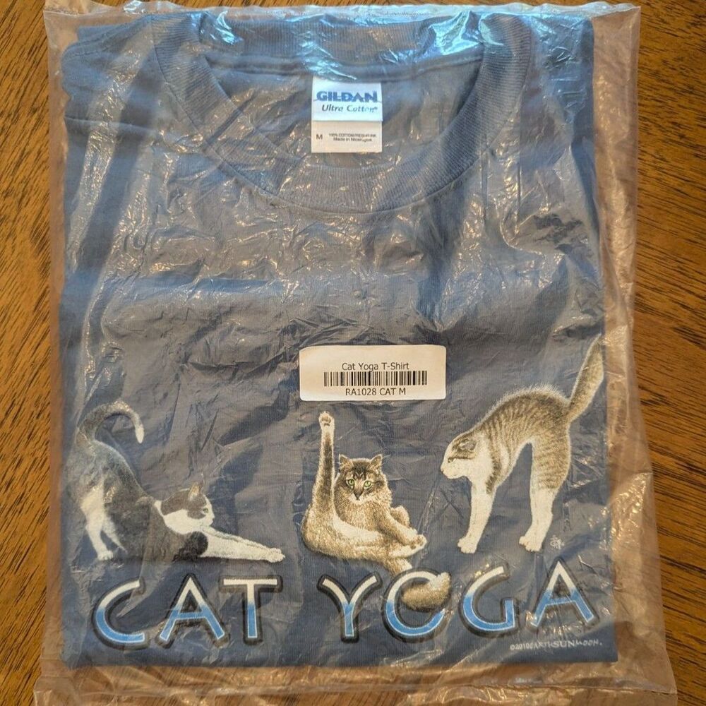 NIP Gildan Slate Blue Cat Yoga Graphic T-Shirt Medium Funny Cat Lover